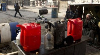 The widespread sale of oil derivatives in the streets of Mosul 990879224